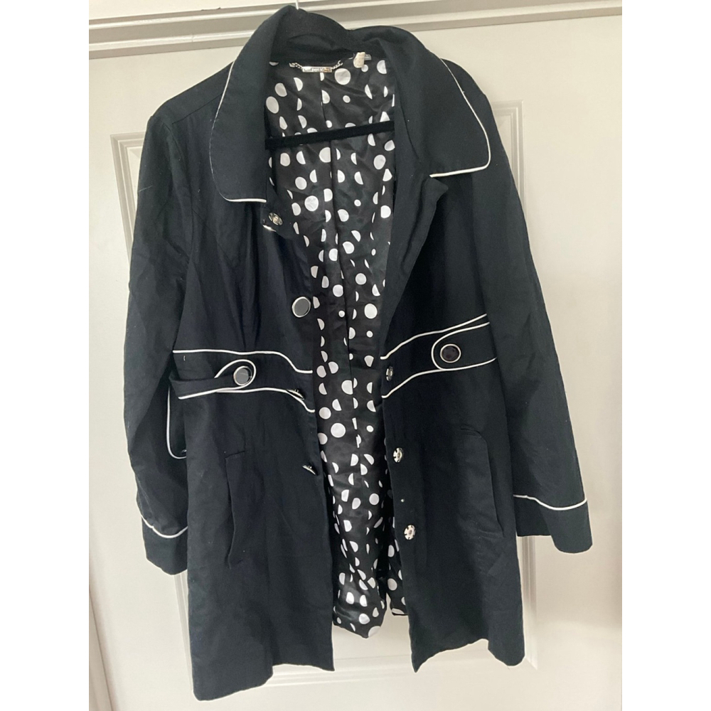 Women's Apt 9 Black and White Jacket Size XL